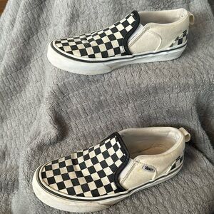 Kids VANS checkerboard size 2.5 slip ons
